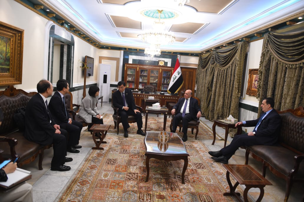 The Deputy Prime Minister and Minister of Finance receives the Ambassador of the Republic of South Korea in Iraq 0dd3d924-034b-4229-b73f-56f151d7b79a