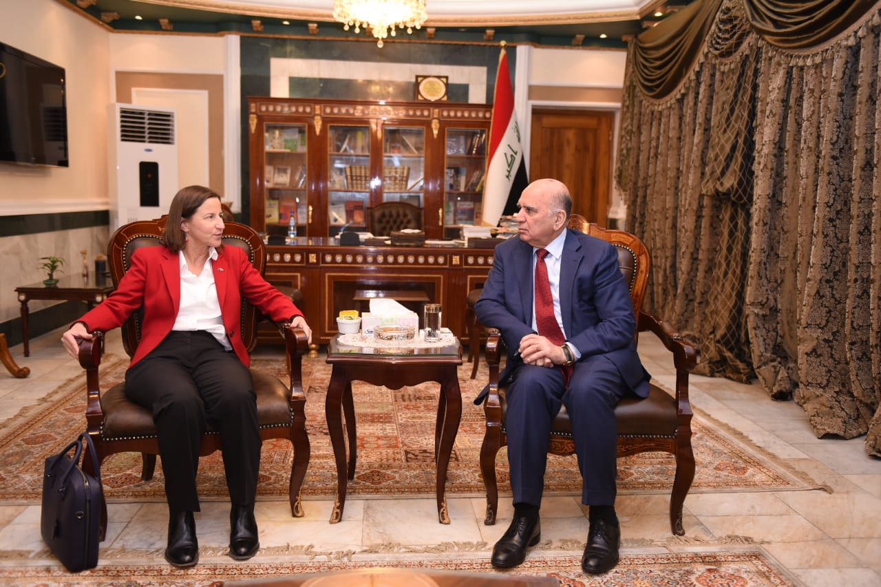 Deputy Prime Minister for Economic Affairs and Finance Minister Fouad Hussein receives the Australian Ambassador in Baghdad B2dfa899-04f2-47e2-ab79-948d1e2eeb3e