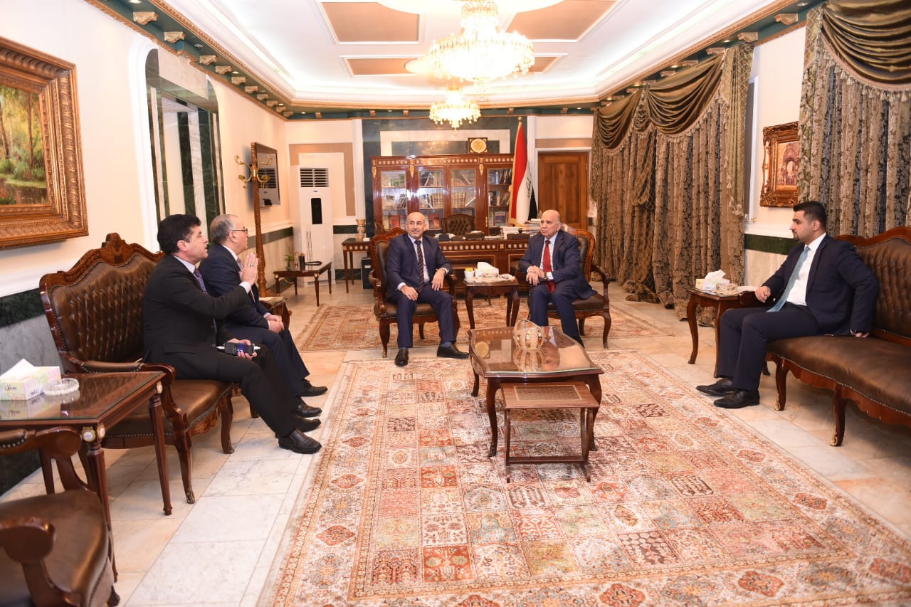 Deputy Prime Minister for Economic Affairs and Minister of Finance meets a number of members of the Iraqi Council of Representatives D1c1d74f-e96f-4b9a-a9c2-3072bee909ec