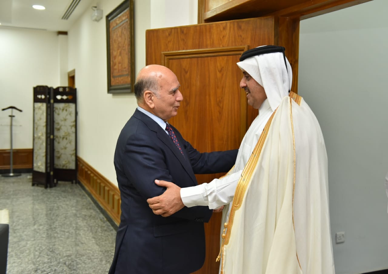 Deputy Prime Minister for Economic Affairs and Minister of Finance meets the Qatari Ambassador in Baghdad Eab1e5b7-9766-41e9-b819-d5f7291bd4d7