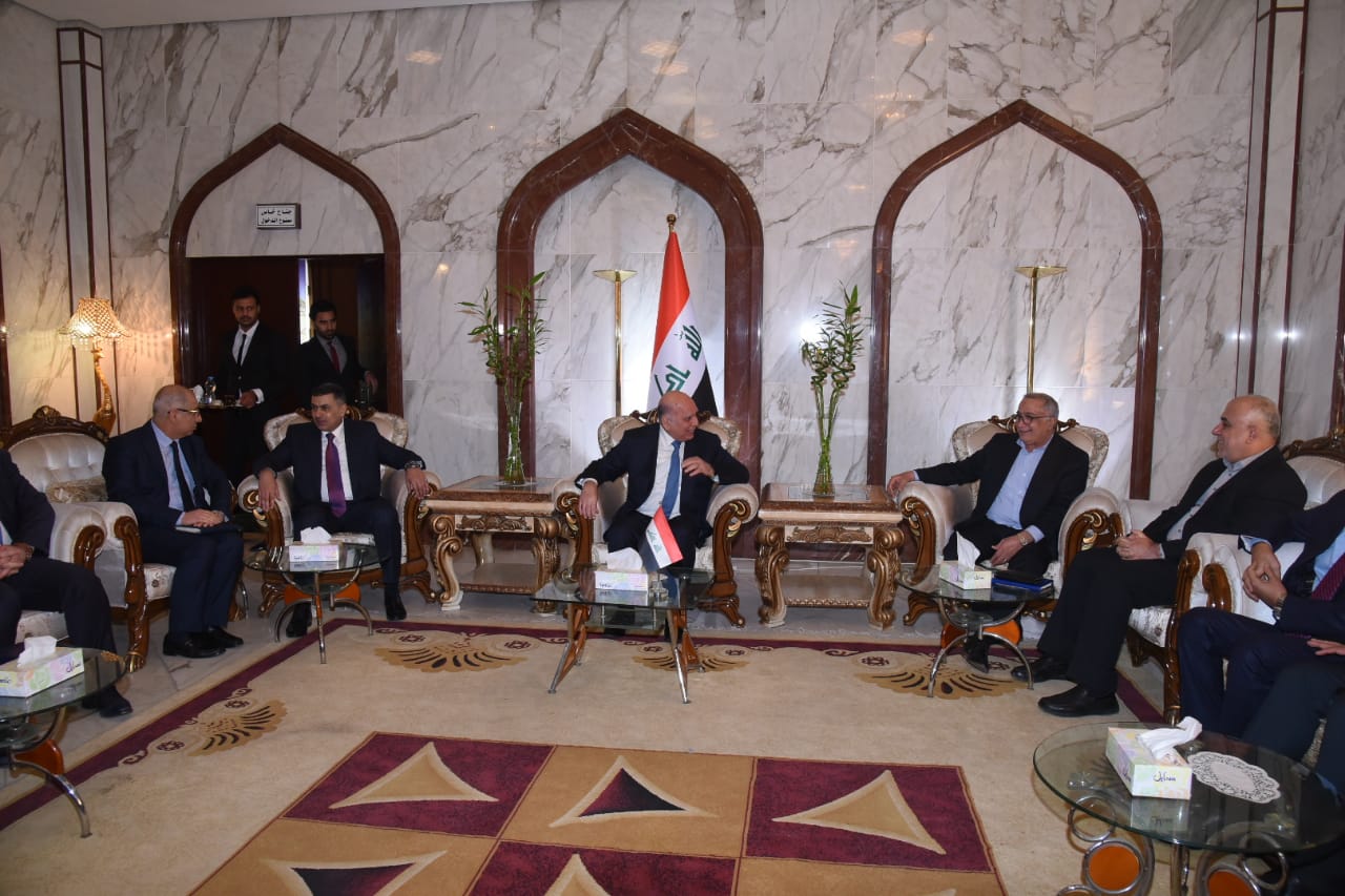 Deputy Prime Minister for Economic Affairs and Minister of Finance Mr. Fouad Hussein visits the province of Basra and meet members of the local government and dignitaries Index